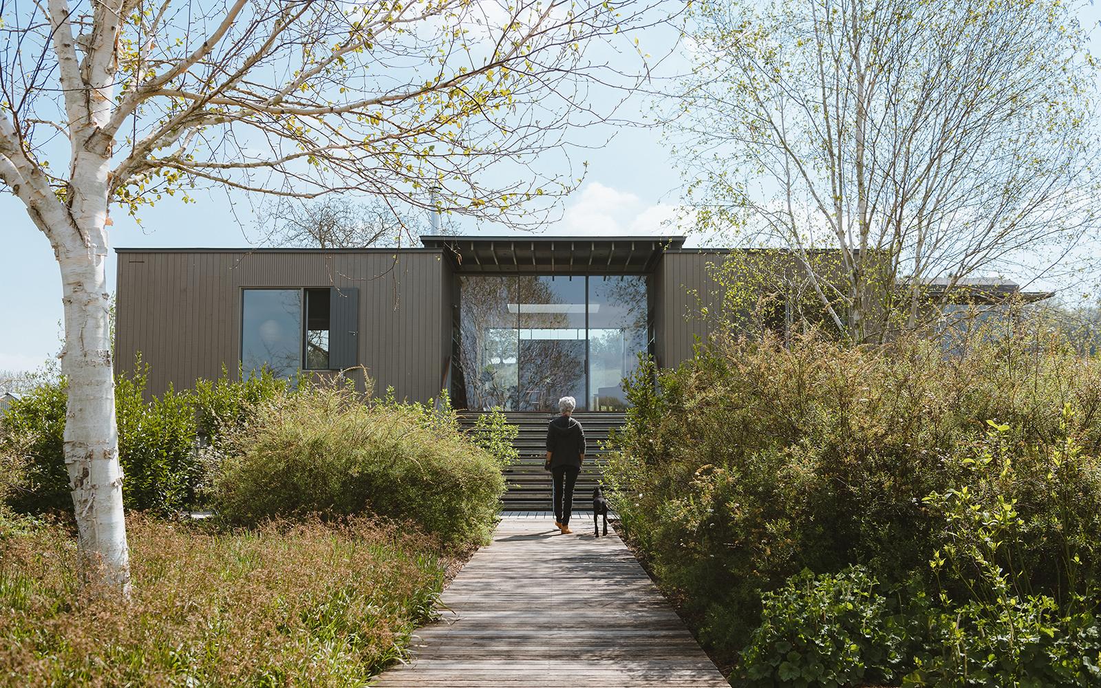 Elizabeth Rose, a former dancer, gives us a tour of her flood-resilient stilt house that sits above the banks of the River Thames​​​​‌﻿‍﻿​‍​‍‌‍﻿﻿‌﻿​‍‌‍‍‌‌‍‌﻿‌‍‍‌‌‍﻿‍​‍​‍​﻿‍‍​‍​‍‌﻿​﻿‌‍​‌‌‍﻿‍‌‍‍‌‌﻿‌​‌﻿‍‌​‍﻿‍‌‍‍‌‌‍﻿﻿​‍​‍​‍﻿​​‍​‍‌‍‍​‌﻿​‍‌‍‌‌‌‍‌‍​‍​‍​﻿‍‍​‍​‍​‍﻿﻿‌﻿​﻿‌﻿‌​‌﻿‌‌‌‍‌​‌‍‍‌‌‍﻿﻿​‍﻿﻿‌‍‍‌‌‍﻿‍‌﻿‌​‌‍‌‌‌‍﻿‍‌﻿‌​​‍﻿﻿‌‍‌‌‌‍‌​‌‍‍‌‌﻿‌​​‍﻿﻿‌‍﻿‌‌‍﻿﻿‌‍‌​‌‍‌‌​﻿﻿‌‌﻿​​‌﻿​‍‌‍‌‌‌﻿​﻿‌‍‌‌‌‍﻿‍‌﻿‌​‌‍​‌‌﻿‌​‌‍‍‌‌‍﻿﻿‌‍﻿‍​﻿‍﻿‌‍‍‌‌‍‌​​﻿﻿‌‌﻿‌​‌‍‍​‌‍‌‌​‍﻿‌‌‍﻿‌‌‍﻿﻿‌‍‌​‌‍‌‌‌﻿​‍‌‍﻿‍​‍﻿‌‌‍‍​‌‍﻿﻿‌﻿‌‌‌﻿​﻿‌‍‌‌​‍﻿‌‌‍‌‍‌‍‍‌‌‍﻿​‌‍﻿‌‌﻿​﻿​‍﻿‌‌‍‌‌‌‍﻿​‌‍‍‌‌﻿‍‍‌‍​‌‌‍​‍‌‍‌‌‌﻿‌​‌‍‍​​‍﻿‌‌﻿​‍‌‍﻿﻿‌﻿​﻿‌‍‌‌​‍﻿‌‌﻿​﻿‌﻿‌​‌‍‍‌‌‍﻿​‌﻿‌​​‍﻿‌‌‍‍​‌‍﻿﻿‌﻿‌‌‌﻿​﻿‌‍‌‌​﻿‍﻿‌﻿‌​‌﻿‍‌‌﻿​​‌‍‌‌​﻿﻿‌‌‍﻿​‌‍﻿﻿‌‍﻿‍‌‍‌﻿‌​‌‍‌‍﻿﻿‌﻿​‍‌‍﻿‌​﻿‍﻿‌﻿​​‌‍​‌‌﻿‌​‌‍‍​​﻿﻿‌‌﻿‌​‌‍‍‌‌﻿‌​‌‍﻿​‌‍‌‌​﻿﻿﻿‌‍​‍‌‍​‌‌﻿​﻿‌‍‌‌‌‌‌‌‌﻿​‍‌‍﻿​​﻿﻿‌​‍‌‌​﻿​‍‌​‌‍‌﻿​﻿‌﻿‌​‌﻿‌‌‌‍‌​‌‍‍‌‌‍﻿﻿​‍‌‍‌‍‍‌‌‍‌​​﻿﻿‌‌﻿‌​‌‍‍​‌‍‌‌​‍﻿‌‌‍﻿‌‌‍﻿﻿‌‍‌​‌‍‌‌‌﻿​‍‌‍﻿‍​‍﻿‌‌‍‍​‌‍﻿﻿‌﻿‌‌‌﻿​﻿‌‍‌‌​‍﻿‌‌‍‌‍‌‍‍‌‌‍﻿​‌‍﻿‌‌﻿​﻿​‍﻿‌‌‍‌‌‌‍﻿​‌‍‍‌‌﻿‍‍‌‍​‌‌‍​‍‌‍‌‌‌﻿‌​‌‍‍​​‍﻿‌‌﻿​‍‌‍﻿﻿‌﻿​﻿‌‍‌‌​‍﻿‌‌﻿​﻿‌﻿‌​‌‍‍‌‌‍﻿​‌﻿‌​​‍﻿‌‌‍‍​‌‍﻿﻿‌﻿‌‌‌﻿​﻿‌‍‌‌​‍‌‍‌﻿‌​‌﻿‍‌‌﻿​​‌‍‌‌​﻿﻿‌‌‍﻿​‌‍﻿﻿‌‍﻿‍‌‍‌﻿‌​‌‍‌‍﻿﻿‌﻿​‍‌‍﻿‌​‍‌‍‌﻿​​‌‍​‌‌﻿‌​‌‍‍​​﻿﻿‌‌﻿‌​‌‍‍‌‌﻿‌​‌‍﻿​‌‍‌‌​‍​‍‌﻿﻿‌